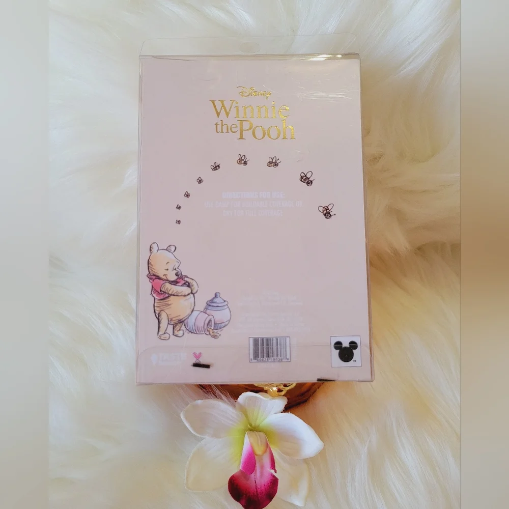 💕💕WINNIE-THE-POOH EYESHADOW PALETTE AND COSMETIC SPONGES💕💕
